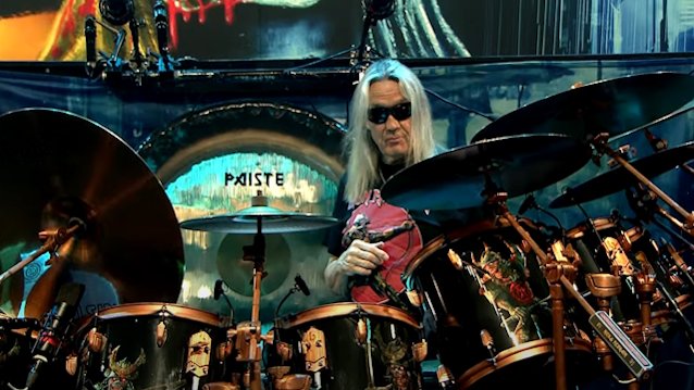 Nicko McBrain revela que temas de Iron Maiden ya no puede tocar